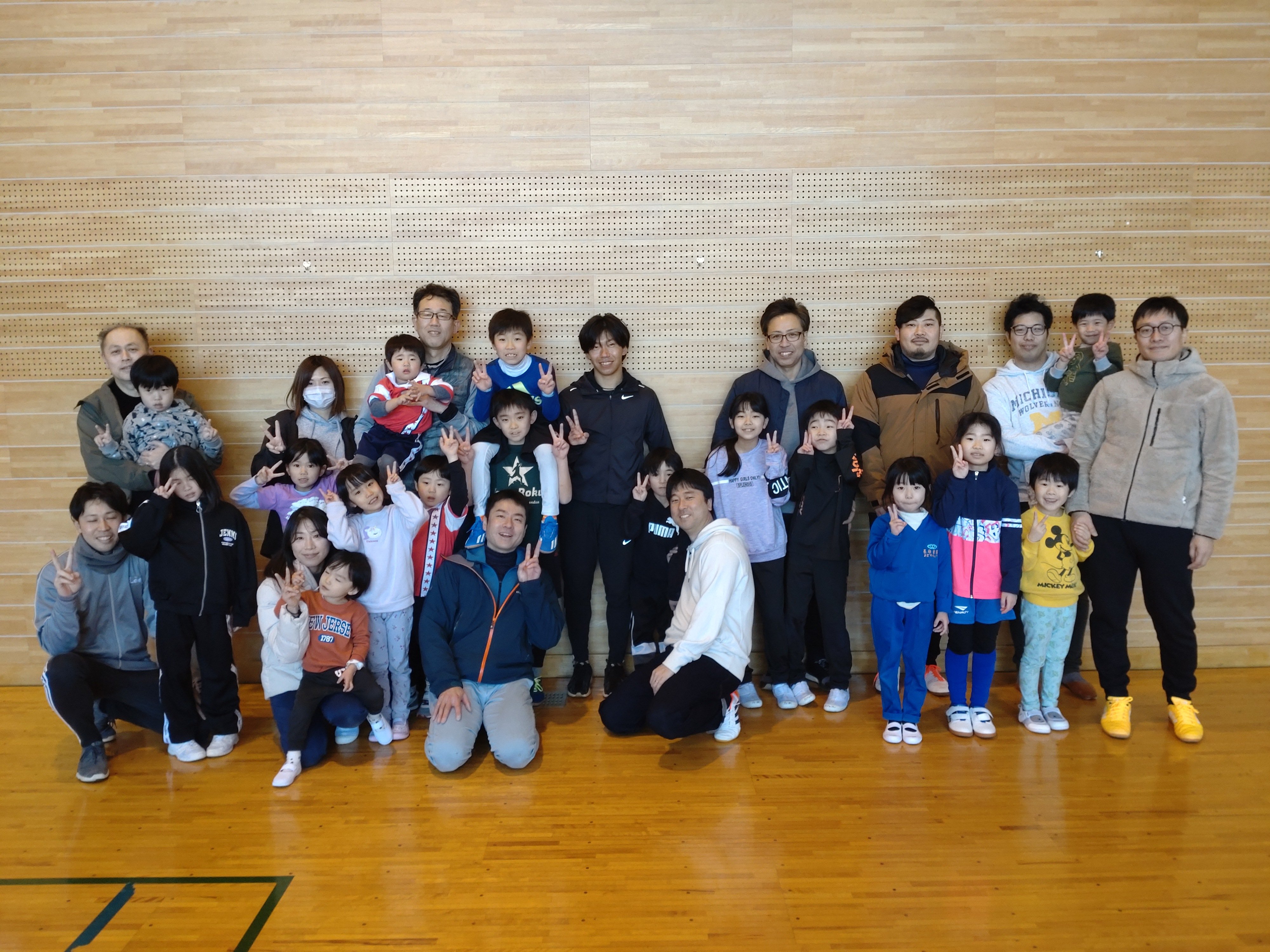 伊藤輝先生、お父さん、お母さんと記念撮影
